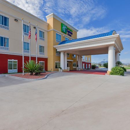 Holiday Inn Express And Suites Alpine By Ihg Екстериор снимка