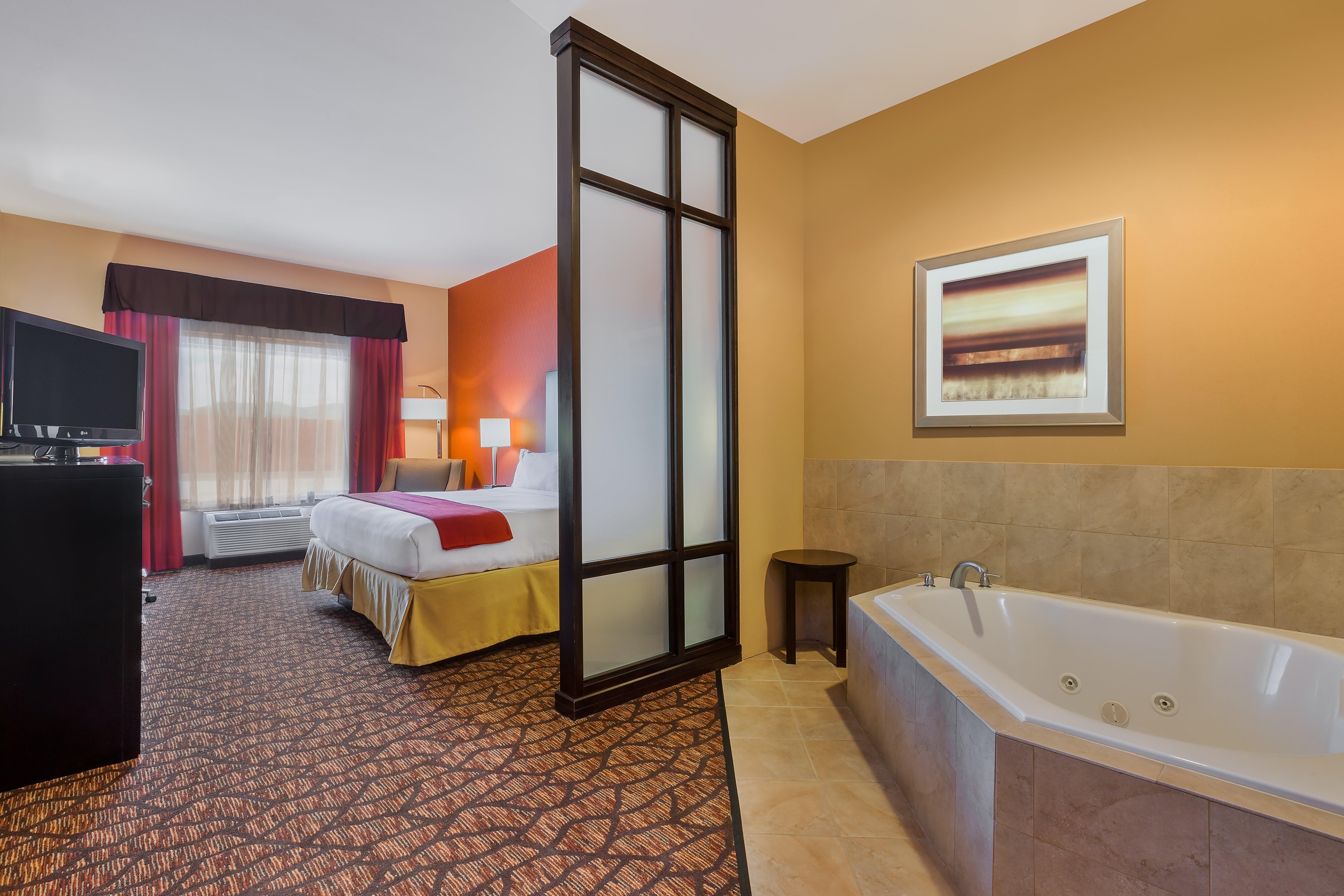 Holiday Inn Express And Suites Alpine By Ihg Екстериор снимка