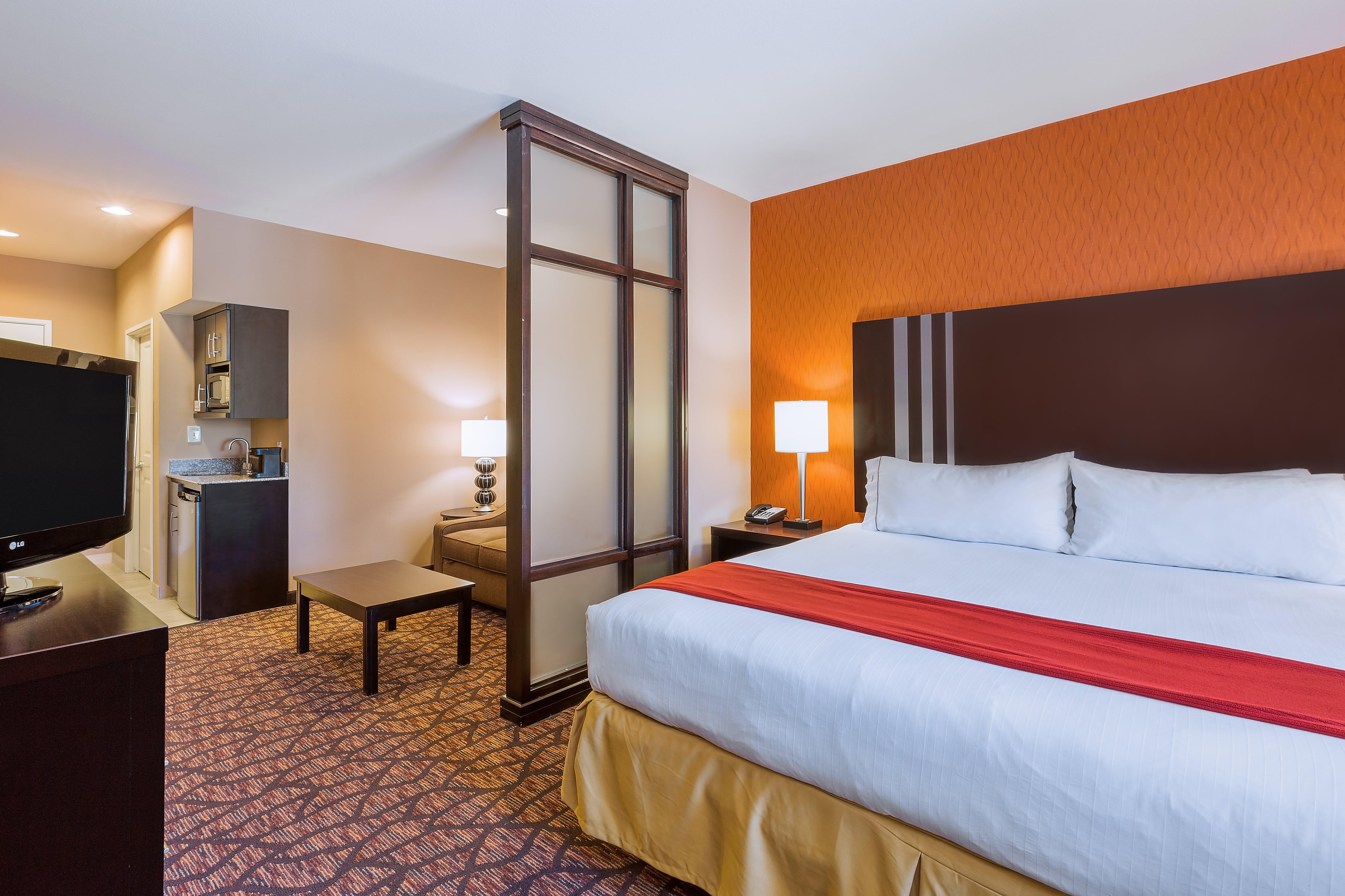 Holiday Inn Express And Suites Alpine By Ihg Екстериор снимка