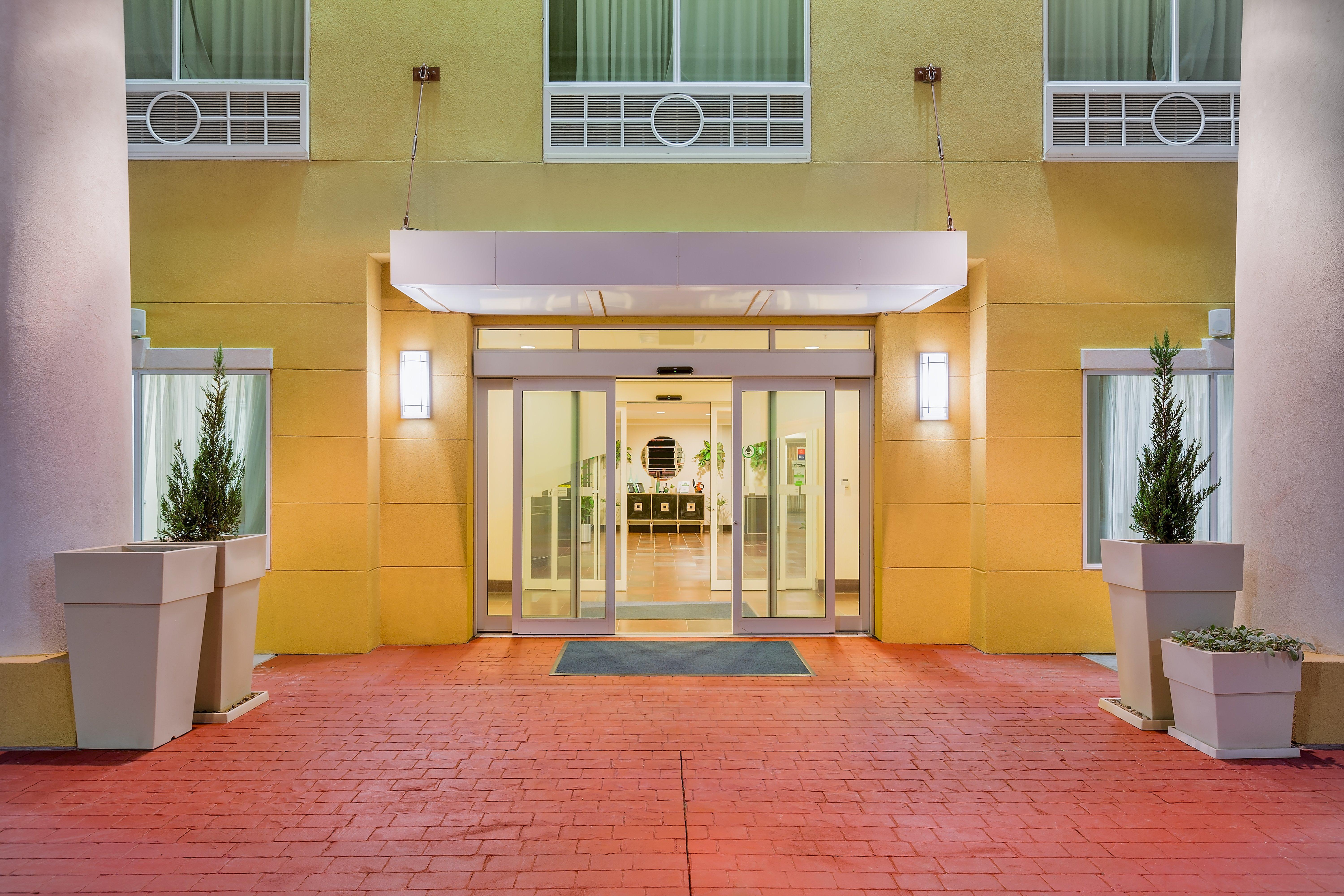 Holiday Inn Express And Suites Alpine By Ihg Екстериор снимка