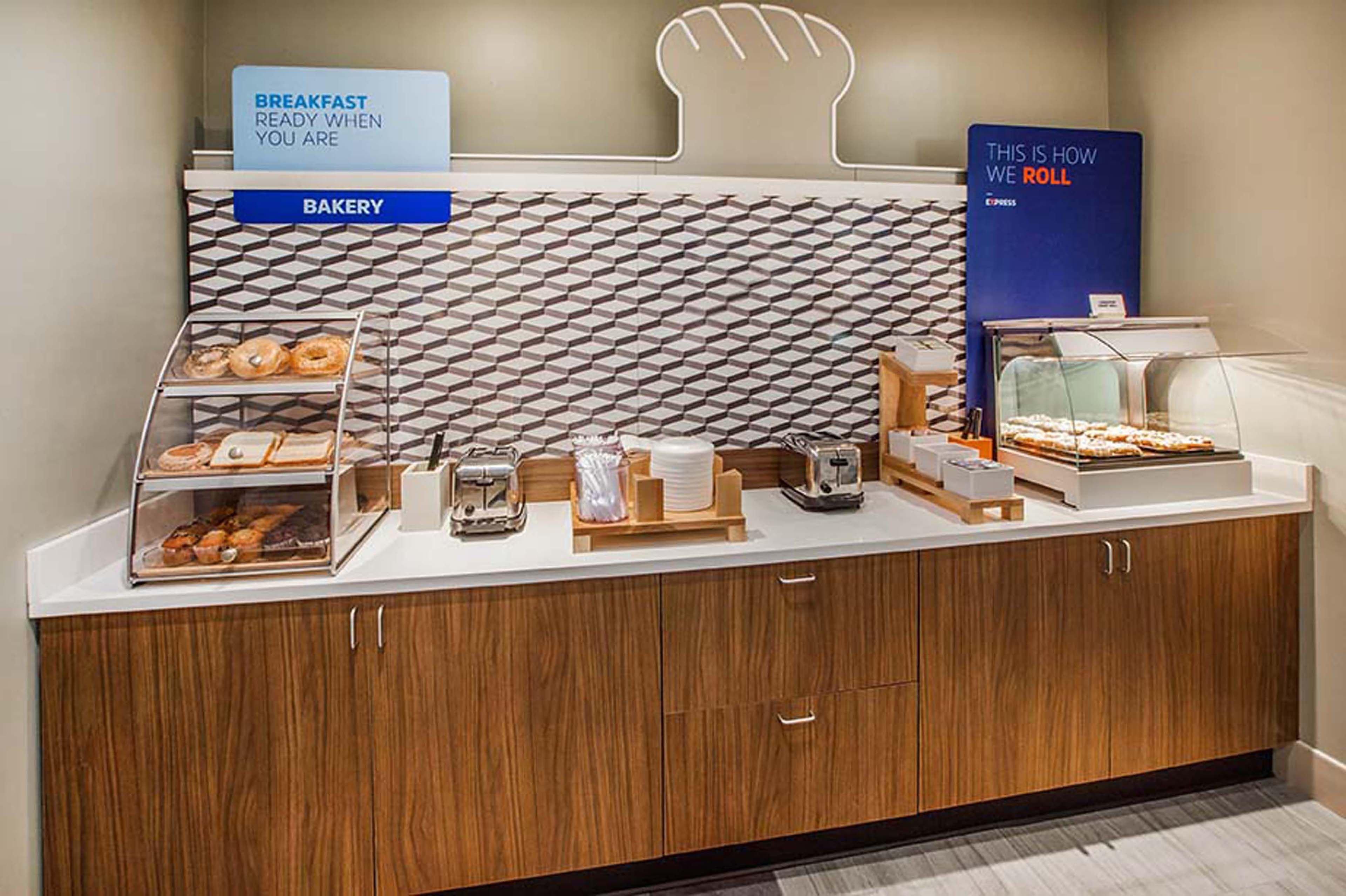 Holiday Inn Express And Suites Alpine By Ihg Екстериор снимка