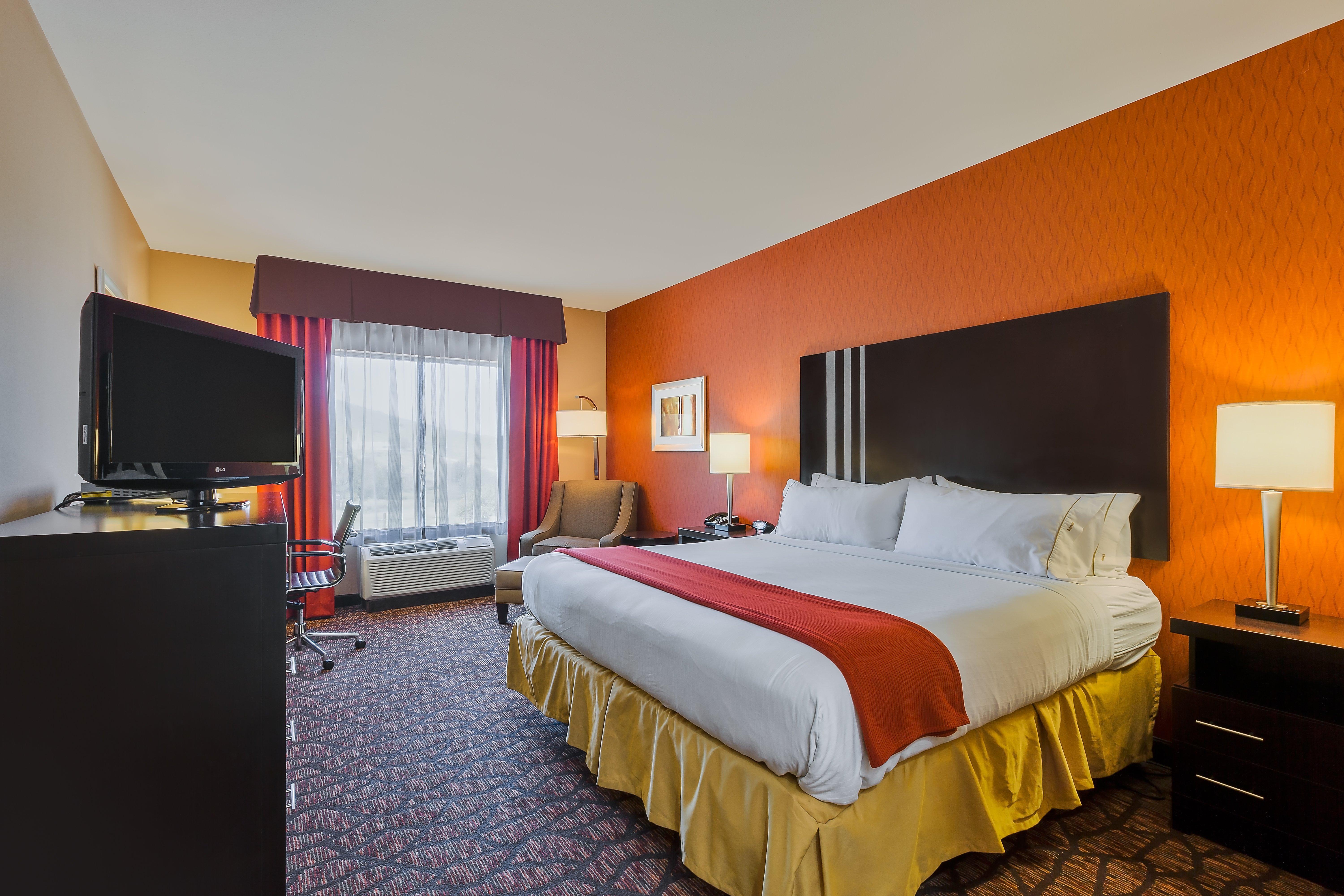 Holiday Inn Express And Suites Alpine By Ihg Екстериор снимка