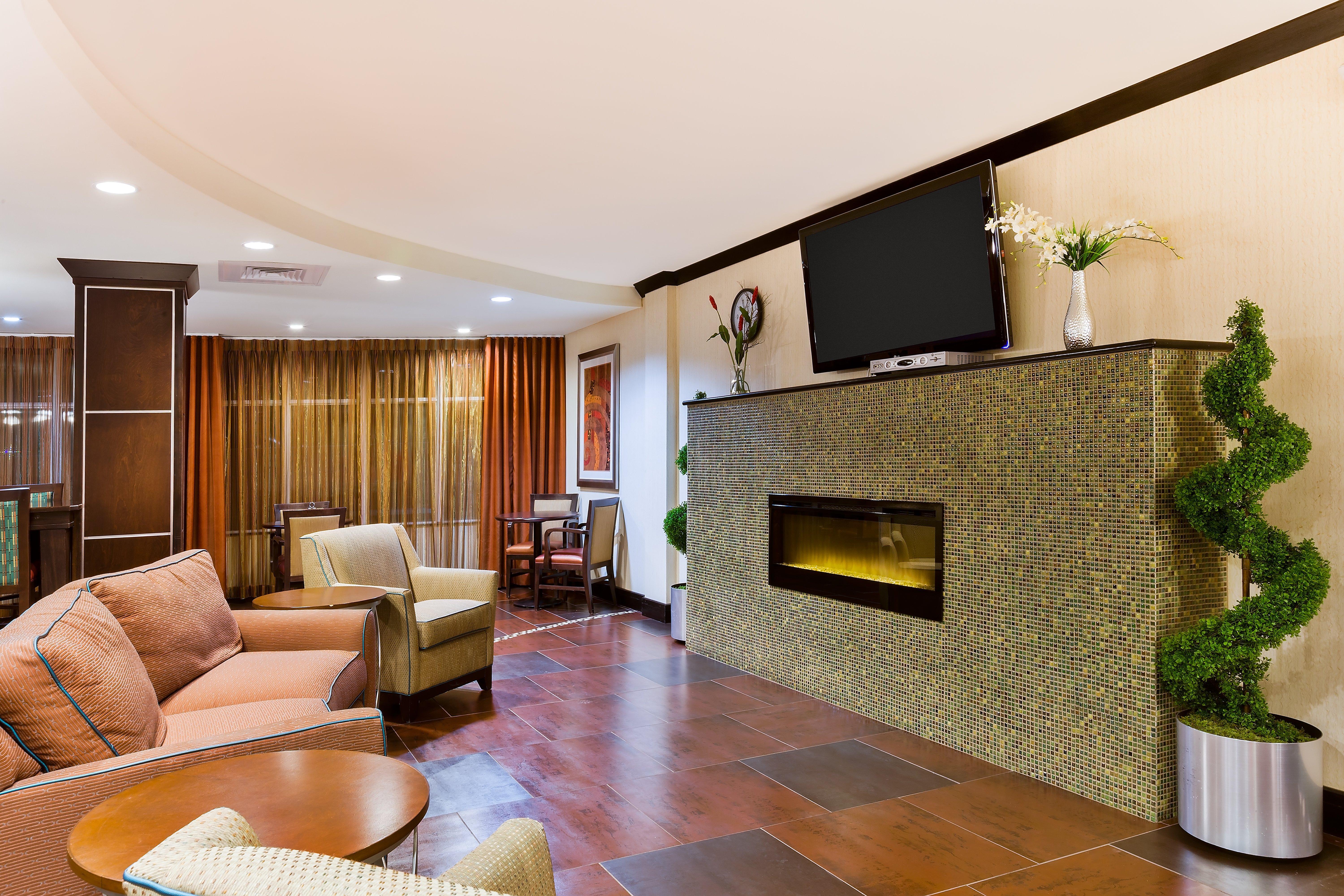Holiday Inn Express And Suites Alpine By Ihg Екстериор снимка