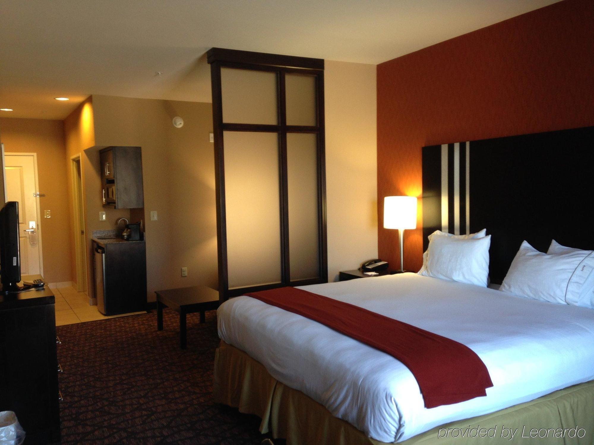 Holiday Inn Express And Suites Alpine By Ihg Екстериор снимка