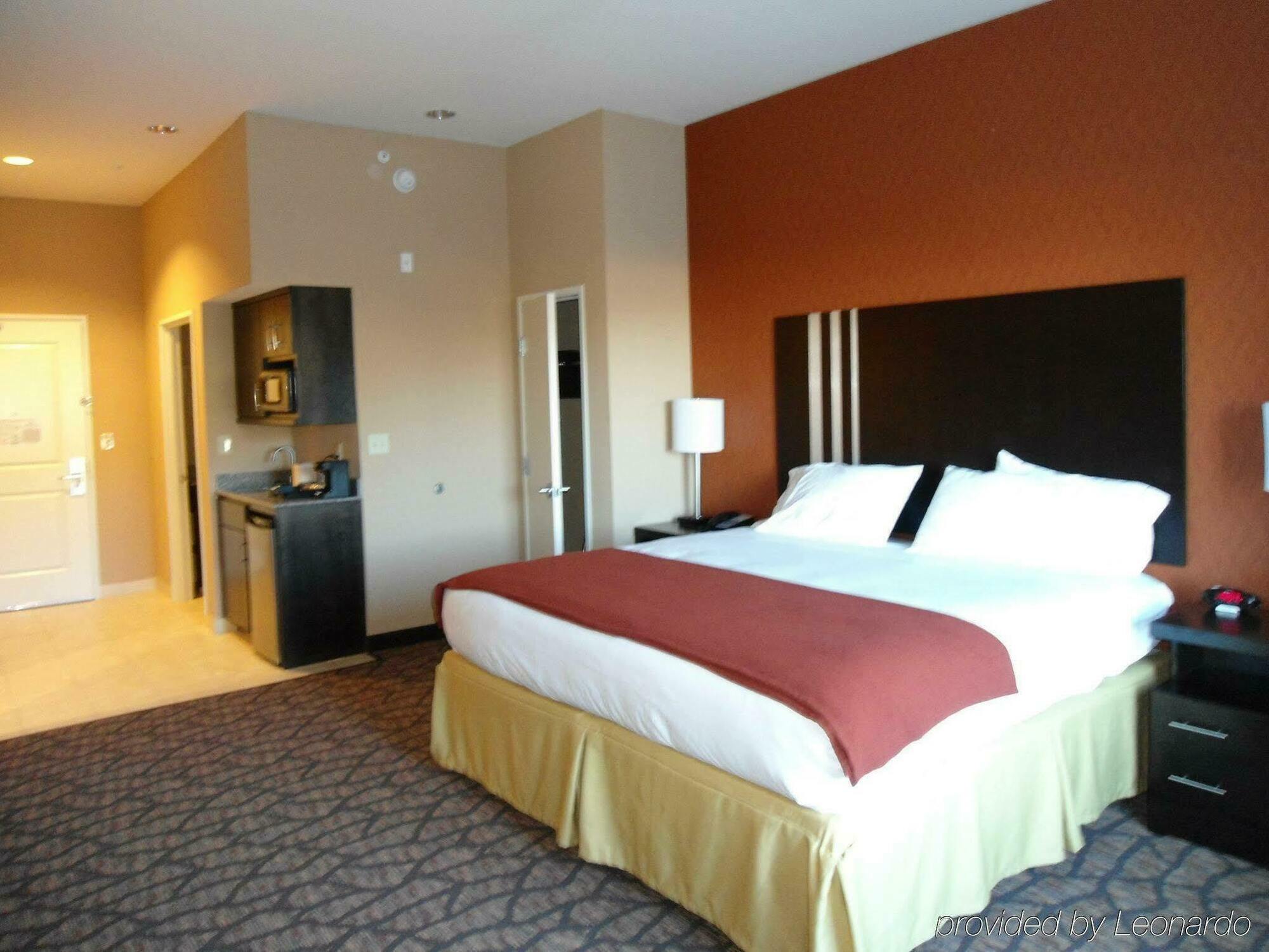 Holiday Inn Express And Suites Alpine By Ihg Екстериор снимка